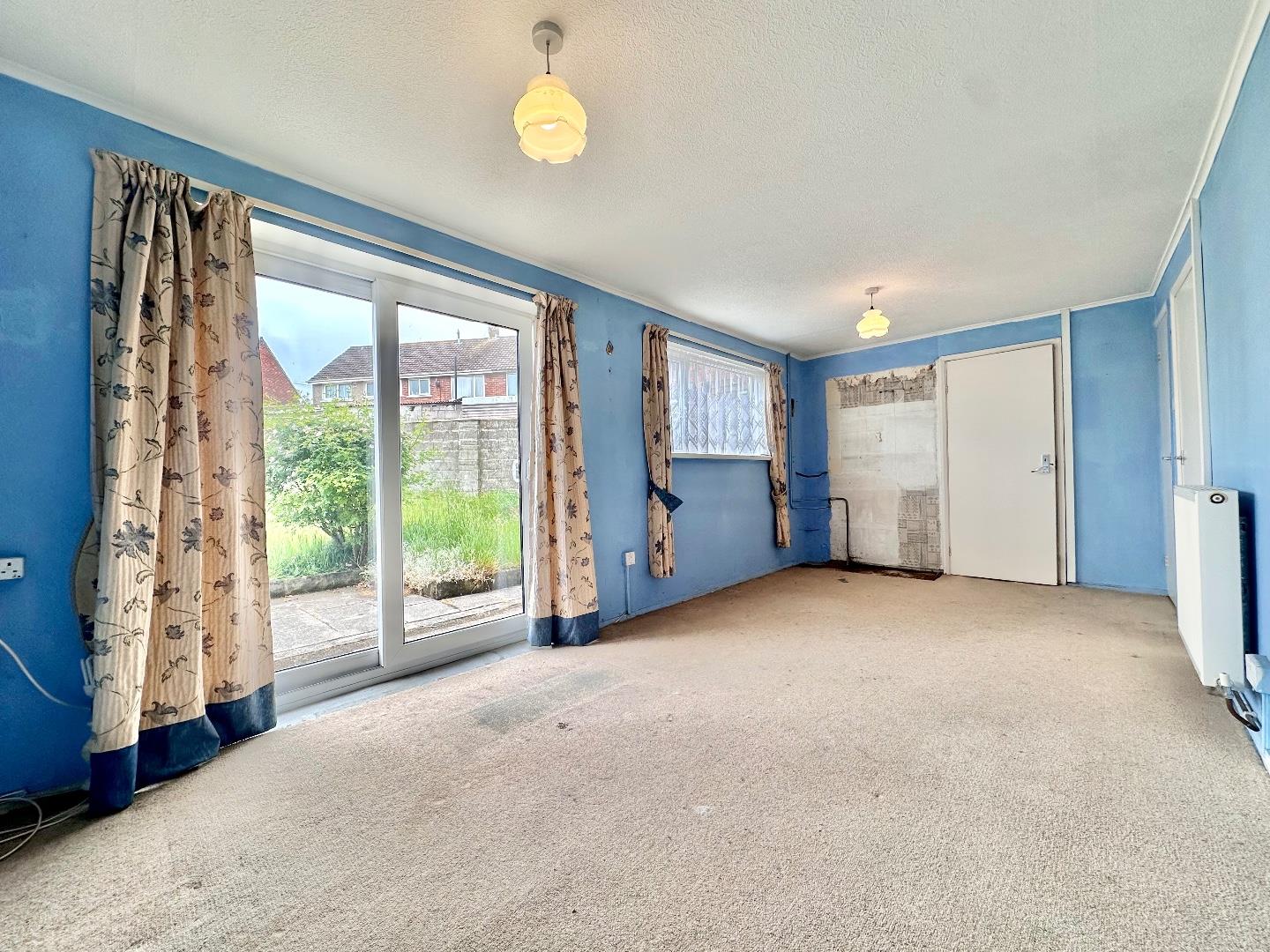 Heol-Y-Frenhines, Bridgend County Borough, CF31 4RT